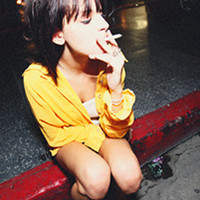 精选超拽霸气女生抽烟微信头像