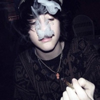 精选超拽霸气女生抽烟微信头像