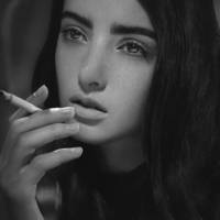 最新好看的女生黑白头像不带字图片