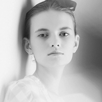 九月最新女生黑白头像不带字图片