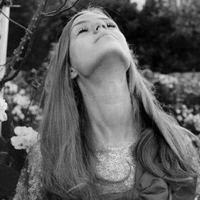 九月最新女生黑白头像不带字图片