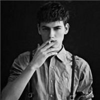 欧美范高冷男生黑白个性头像图片