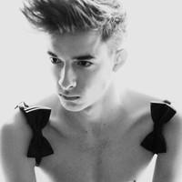 欧美范高冷男生黑白个性头像图片