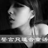 九月最新另类颓废美女黑白头像图片