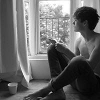 九月最新另类颓废美女黑白头像图片