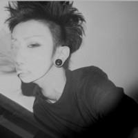 九月最新另类颓废美女黑白头像图片