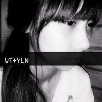 九月最新另类颓废美女黑白头像图片