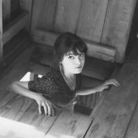 九月最新另类颓废美女黑白头像图片