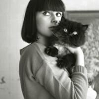 九月最新另类颓废美女黑白头像图片