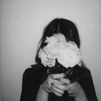 九月最新另类颓废美女黑白头像图片