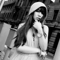 九月最新另类颓废美女黑白头像图片