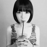 九月最新另类颓废美女黑白头像图片