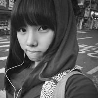 九月最新另类颓废美女黑白头像图片