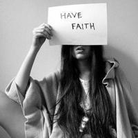 九月最新另类颓废美女黑白头像图片