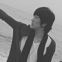 精选成熟帅气男生黑白头像图片