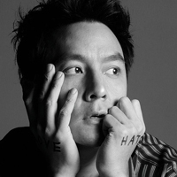 精选成熟帅气男生黑白头像图片