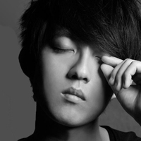 精选成熟帅气男生黑白头像图片