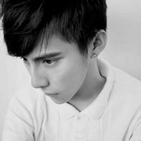 精选成熟帅气男生黑白头像图片