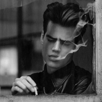 欧美经典黑白风男生抽烟头像