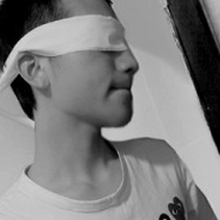 欧美经典黑白风男生抽烟头像