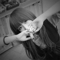 灰色系列女生颓废头像 心被上了锁