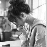 或许我是一个自暴自弃的人黑白头像