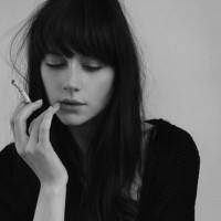 或许我是一个自暴自弃的人黑白头像