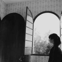 或许我是一个自暴自弃的人黑白头像