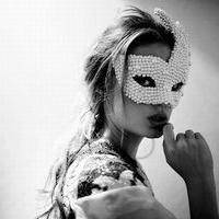 或许我是一个自暴自弃的人黑白头像