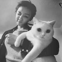 或许我是一个自暴自弃的人黑白头像