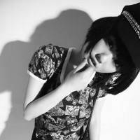 或许我是一个自暴自弃的人黑白头像