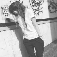 或许我是一个自暴自弃的人黑白头像