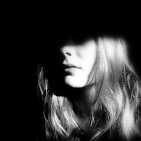 最新欧美女生霸气黑白头像图片