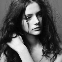 最新欧美女生霸气黑白头像图片