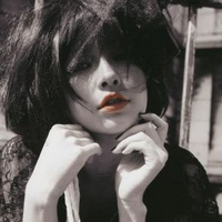 最新欧美女生霸气黑白头像图片