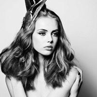 最新欧美女生霸气黑白头像图片