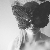 最新欧美女生霸气黑白头像图片