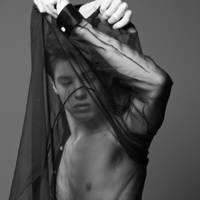 黑白简约风格成熟男人头像