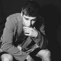 黑白简约风格成熟男人头像