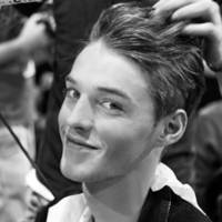 黑白简约风格成熟男人头像