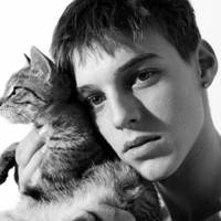 黑白简约风格成熟男人头像