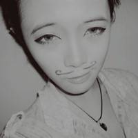 撕心裂肺般伤感 带字黑白女生头像