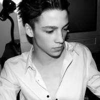 黑白简约风格成熟男人头像