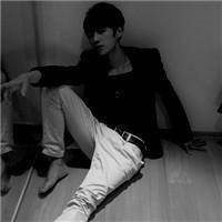 黑白简约风格成熟男人头像