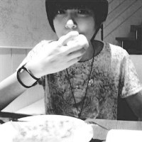 欧美范黑白风格可爱男生头像