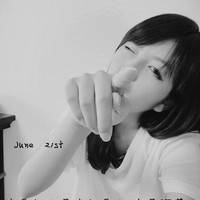 撕心裂肺般伤感 带字黑白女生头像