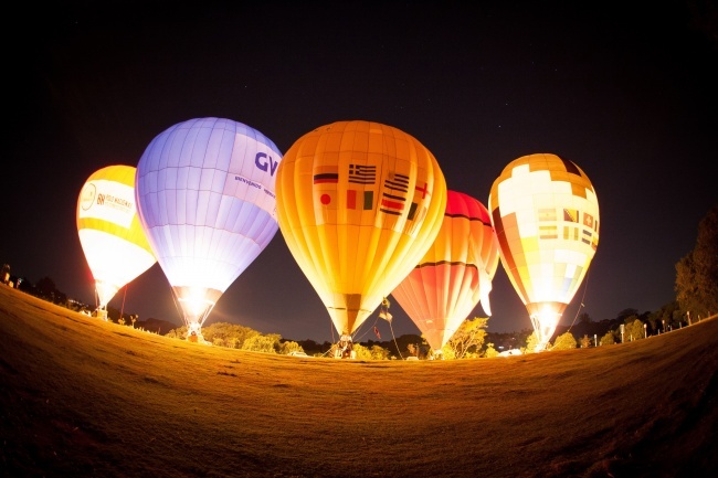 唯美梦幻的彩色热气球图片