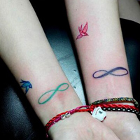 时尚简约的情侣手部纹身头像