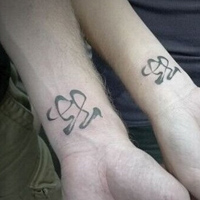 时尚简约的情侣手部纹身头像