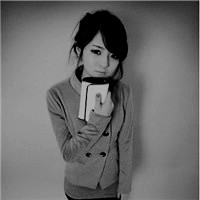 人见人爱的美女黑白头像图片